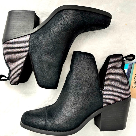 TOMS Everly Black Metallic Leather Cutout Heeled Ankle Bootie--NWT--6 - Picture 2 of 16